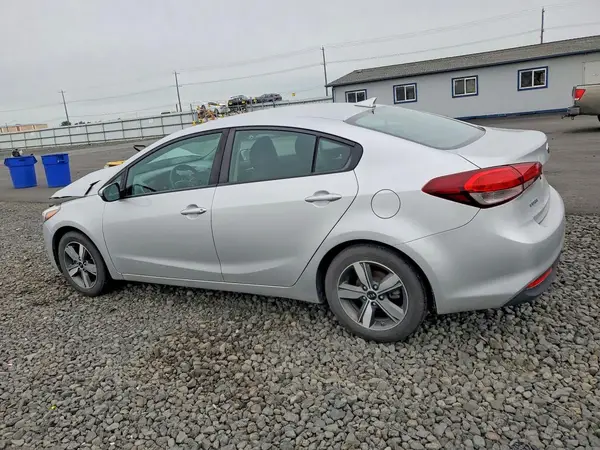 3KPFL4A7XJE170752 2018 KIA FORTE - Image 2