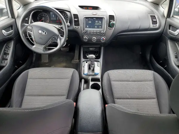 3KPFL4A7XJE170752 2018 KIA FORTE - Image 8