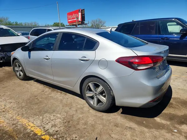 3KPFL4A7XJE171867 2018 KIA FORTE - Image 2