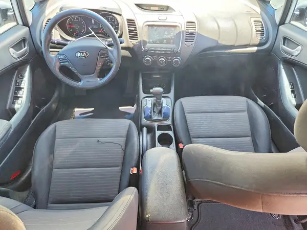 3KPFL4A7XJE175093 2018 KIA FORTE - Image 8