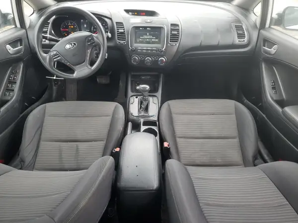 3KPFL4A7XJE175787 2018 KIA FORTE - Image 8