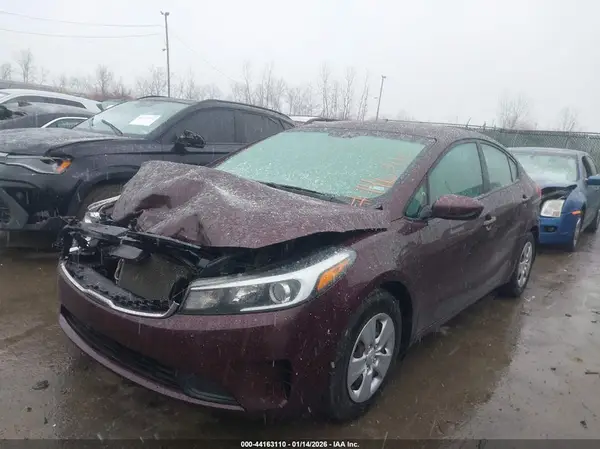 3KPFL4A7XJE179273 2018 KIA FORTE - Image 2
