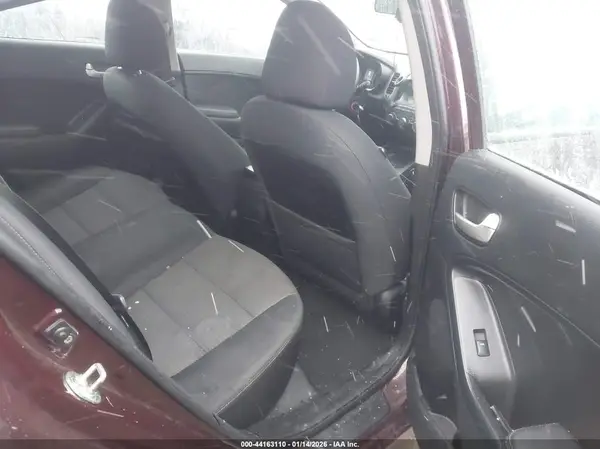 3KPFL4A7XJE179273 2018 KIA FORTE - Image 8