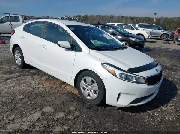 3KPFL4A7XJE180651 2018 KIA FORTE - Image 1