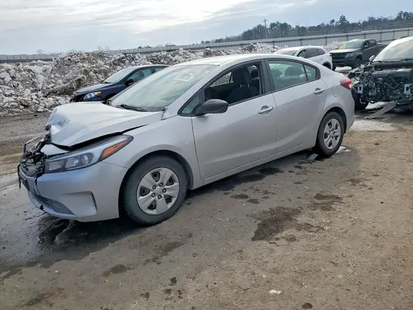 3KPFL4A7XJE180696 2018 KIA FORTE - Image 1