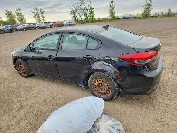 3KPFL4A7XJE181430 2018 KIA FORTE - Image 2