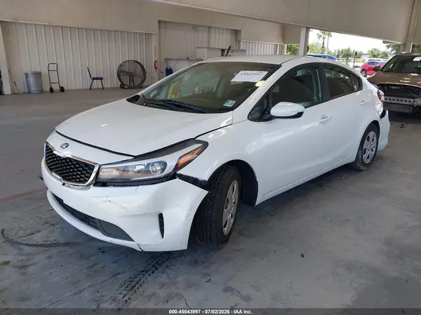 3KPFL4A7XJE182559 2018 KIA FORTE - Image 2