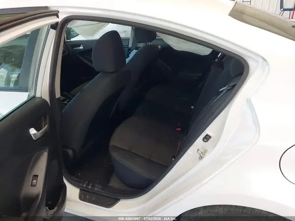 3KPFL4A7XJE182559 2018 KIA FORTE - Image 8