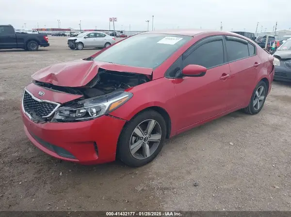 3KPFL4A7XJE187602 2018 KIA FORTE - Image 2