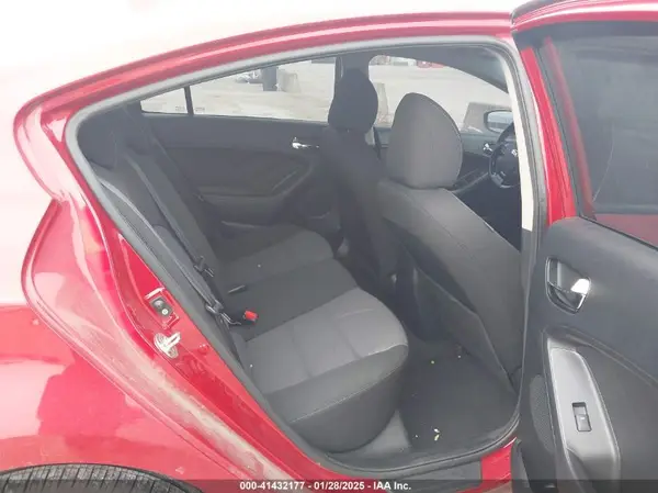 3KPFL4A7XJE187602 2018 KIA FORTE - Image 8