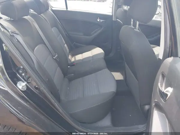 3KPFL4A7XJE188782 2018 KIA FORTE - Image 8