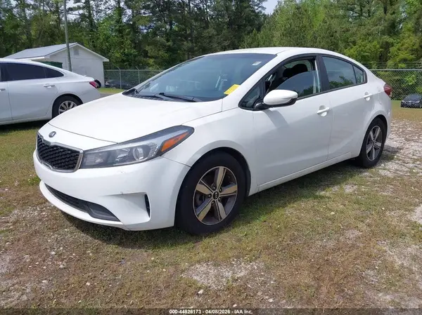 3KPFL4A7XJE189284 2018 KIA FORTE - Image 2