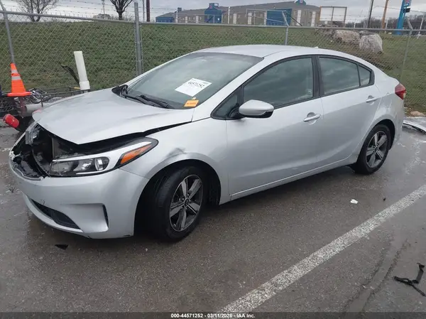 3KPFL4A7XJE191195 2018 KIA FORTE - Image 2