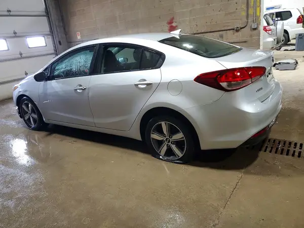 3KPFL4A7XJE191861 2018 KIA FORTE - Image 2