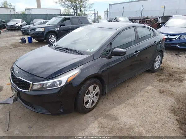 3KPFL4A7XJE192363 2018 KIA FORTE - Image 2
