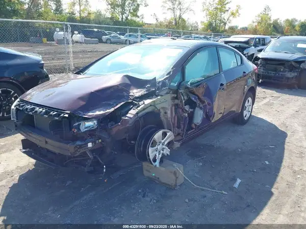 3KPFL4A7XJE196462 2018 KIA FORTE - Image 2