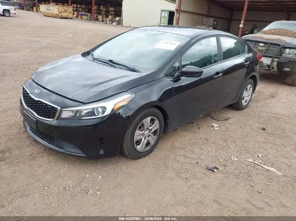 3KPFL4A7XJE197126 2018 KIA FORTE - Image 2