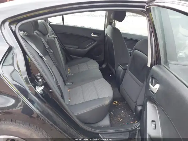 3KPFL4A7XJE197126 2018 KIA FORTE - Image 8