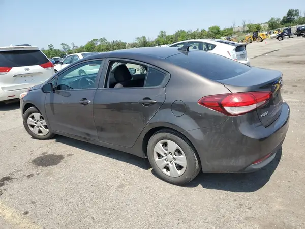 3KPFL4A7XJE197241 2018 KIA FORTE - Image 2