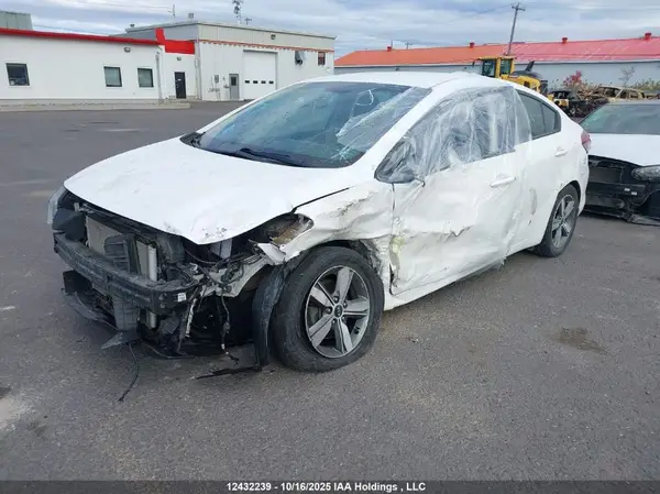 3KPFL4A7XJE200011 2018 KIA FORTE - Image 2