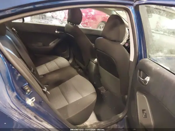 3KPFL4A7XJE201594 2018 KIA FORTE - Image 8