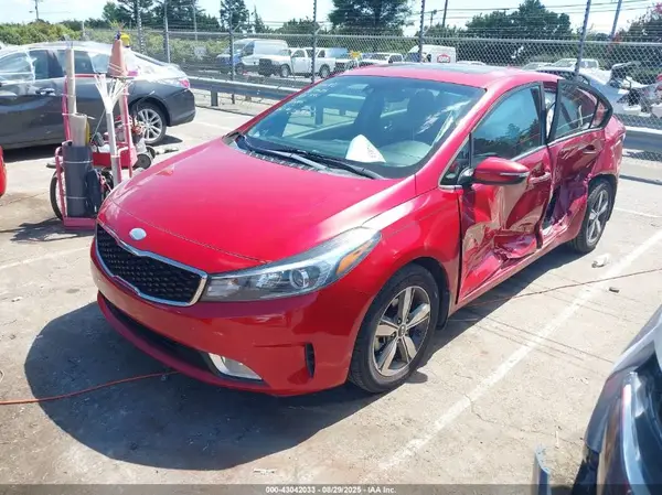 3KPFL4A7XJE206925 2018 KIA FORTE - Image 2