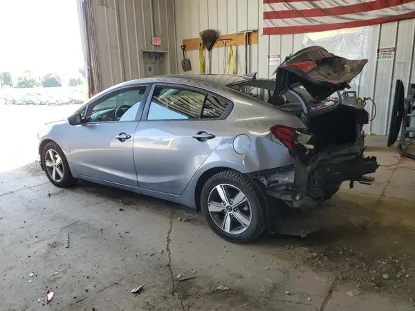 3KPFL4A7XJE206973 2018 KIA FORTE - Image 2