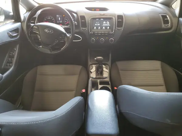 3KPFL4A7XJE206973 2018 KIA FORTE - Image 8