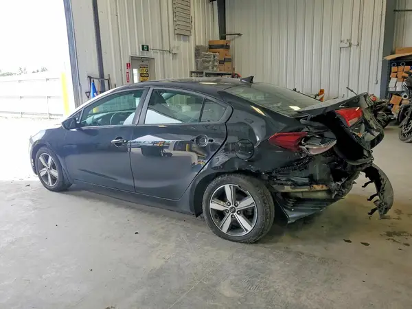 3KPFL4A7XJE207119 2018 KIA FORTE - Image 2