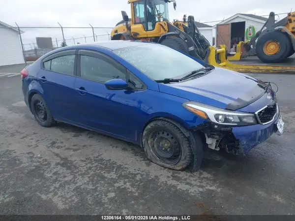 3KPFL4A7XJE208383 2018 KIA FORTE - Image 1