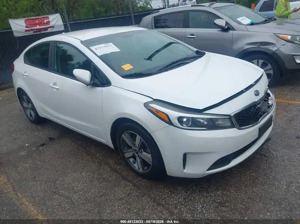 3KPFL4A7XJE210747 2018 KIA FORTE - Image 1