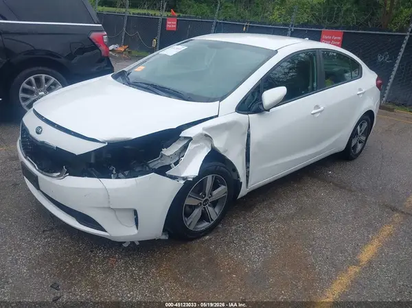 3KPFL4A7XJE210747 2018 KIA FORTE - Image 2