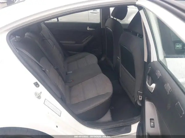 3KPFL4A7XJE210747 2018 KIA FORTE - Image 8
