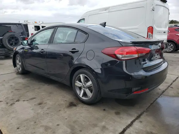 3KPFL4A7XJE210814 2018 KIA FORTE - Image 2