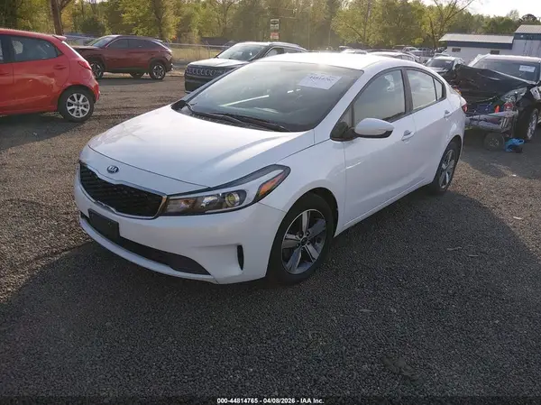 3KPFL4A7XJE211252 2018 KIA FORTE - Image 2