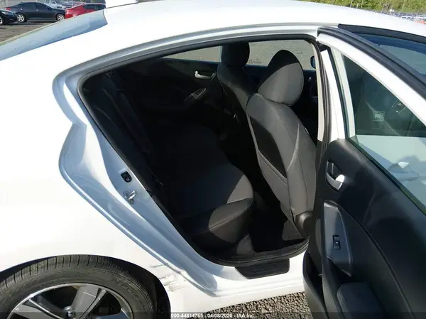 3KPFL4A7XJE211252 2018 KIA FORTE - Image 8