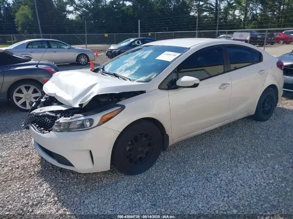 3KPFL4A7XJE212305 2018 KIA FORTE - Image 2