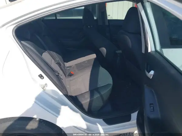 3KPFL4A7XJE212305 2018 KIA FORTE - Image 8