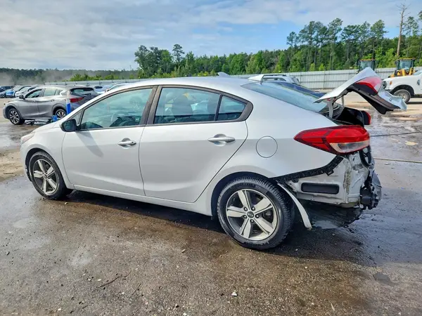3KPFL4A7XJE212580 2018 KIA FORTE - Image 2