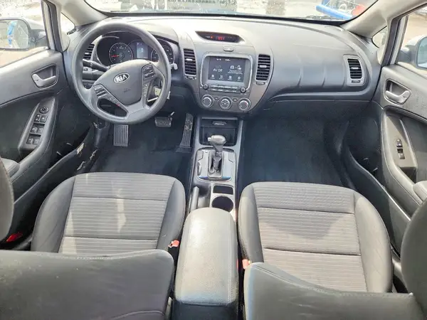 3KPFL4A7XJE212580 2018 KIA FORTE - Image 8