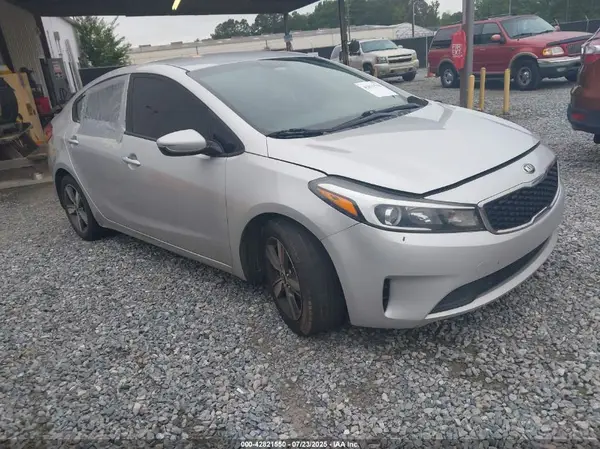 3KPFL4A7XJE213678 2018 KIA FORTE - Image 1
