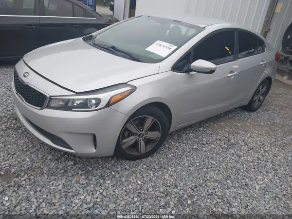 3KPFL4A7XJE213678 2018 KIA FORTE - Image 2