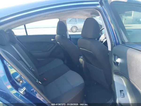 3KPFL4A7XJE214216 2018 KIA FORTE - Image 8