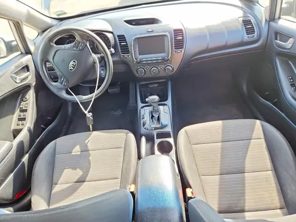 3KPFL4A7XJE214538 2018 KIA FORTE - Image 8