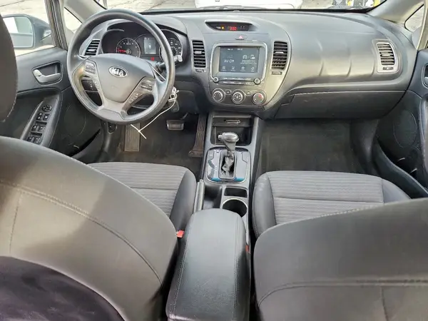 3KPFL4A7XJE214846 2018 KIA FORTE - Image 8