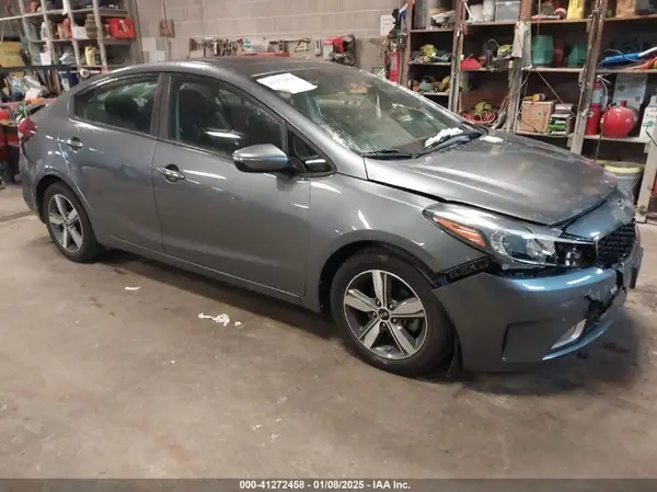 3KPFL4A7XJE215656 2018 KIA FORTE - Image 1