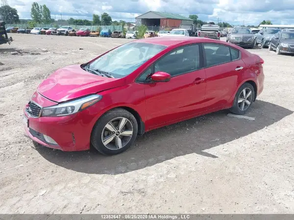 3KPFL4A7XJE216466 2018 KIA FORTE - Image 2