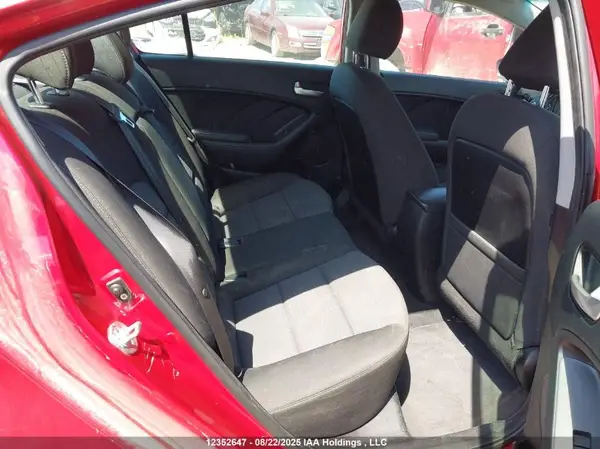 3KPFL4A7XJE216466 2018 KIA FORTE - Image 8