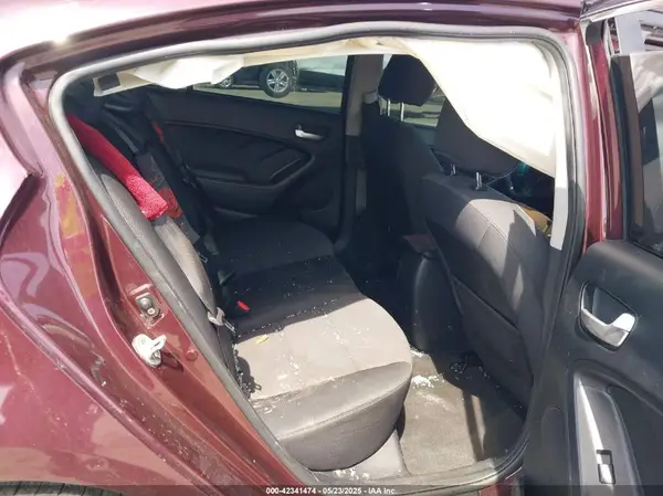 3KPFL4A7XJE217259 2018 KIA FORTE - Image 8