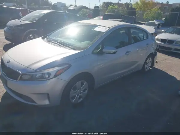 3KPFL4A7XJE217973 2018 KIA FORTE - Image 2